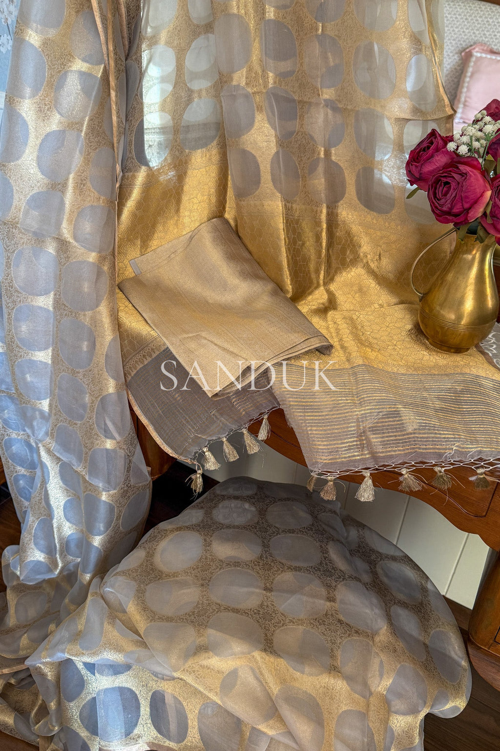 Manika Kora (Saree)