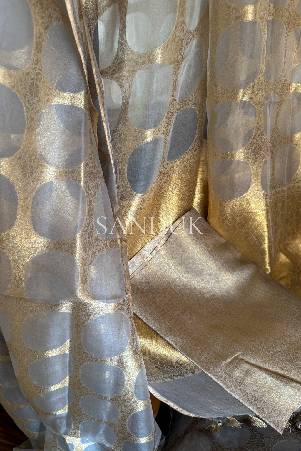 Manika Kora (Saree)